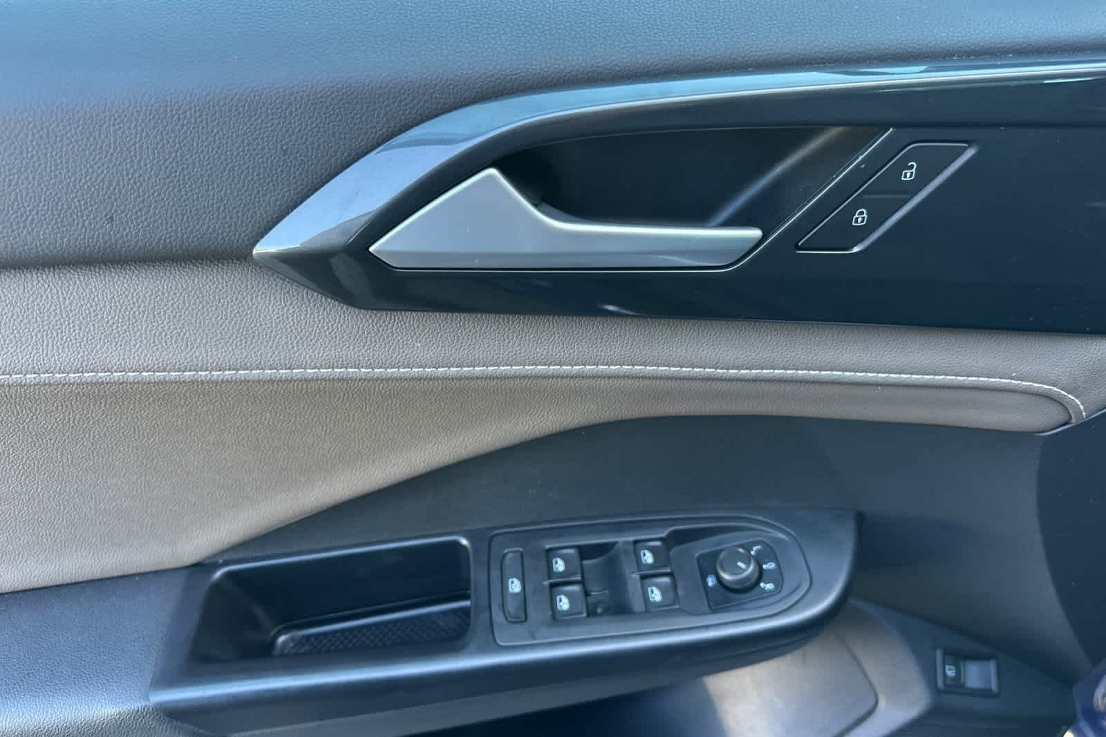 Used 2022 Volkswagen Taos SEL image 13