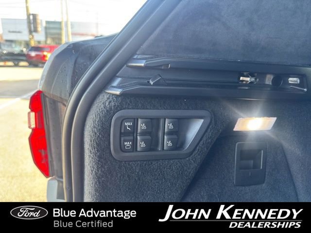 Used 2022 BMW X7 xDrive40i w/ Executive Package image 37