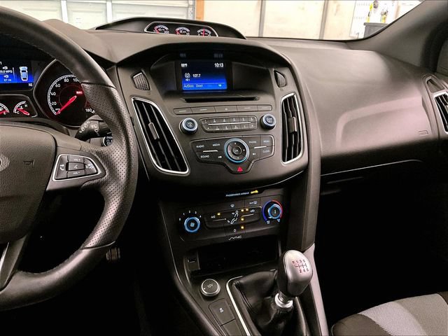 Certified 2017 Ford Focus ST FWD image 6