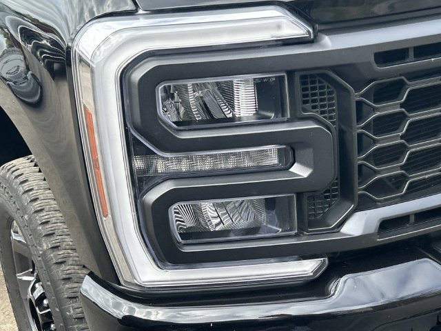 Certified 2024 Ford F350 Lariat w/ Lariat Ultimate Package AWD/4WD image 4