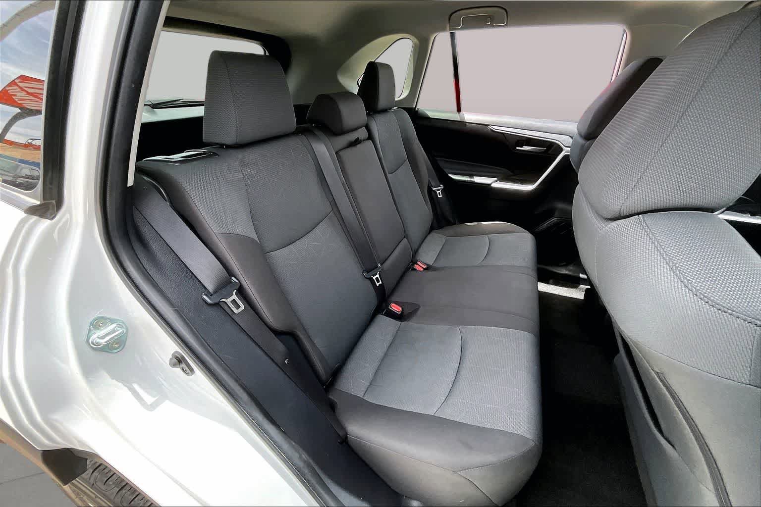 Used 2025 Toyota RAV4 XLE FWD image 18