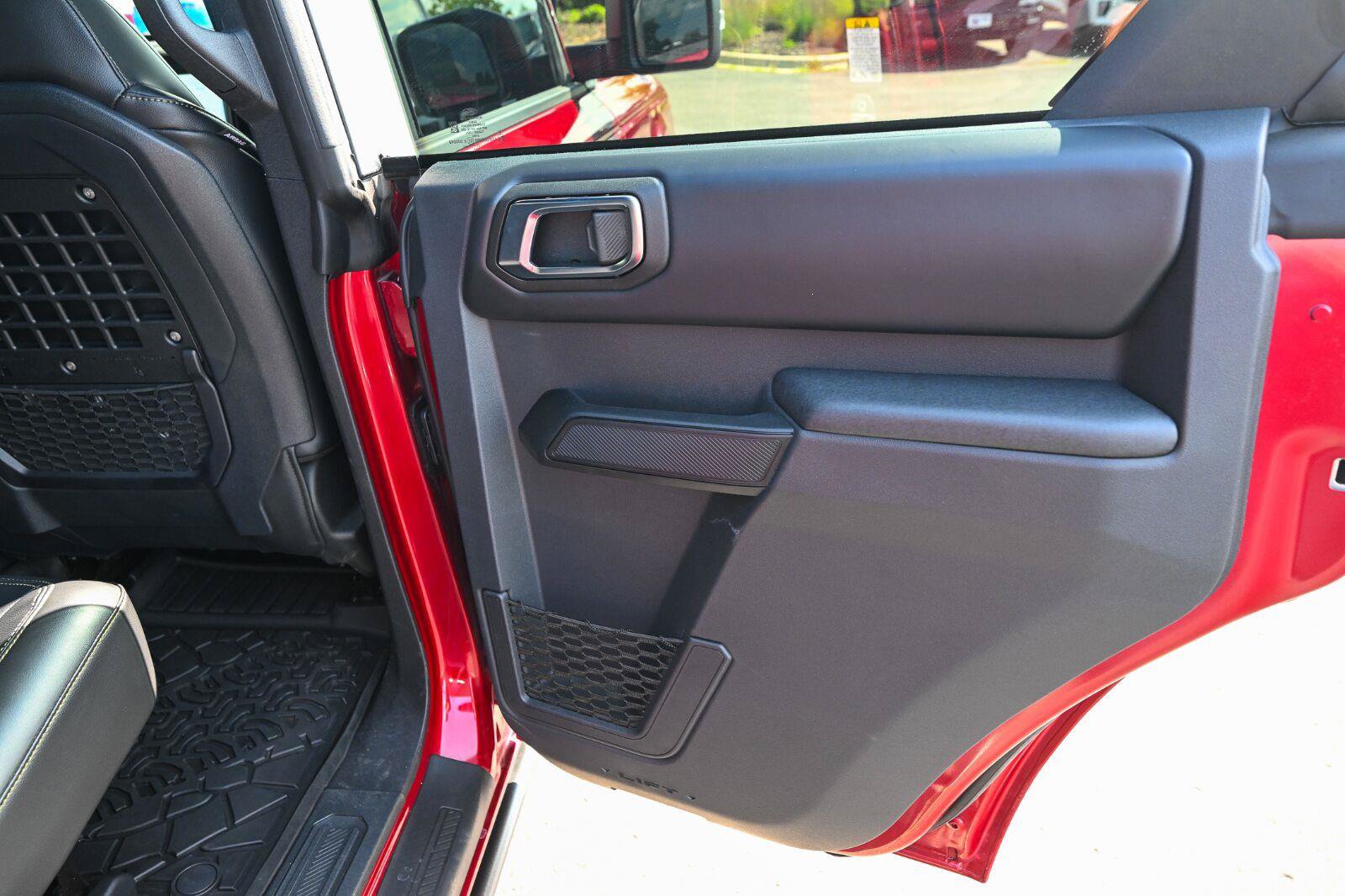 Certified 2025 Ford Bronco Badlands w/ Sasquatch Package AWD/4WD image 29
