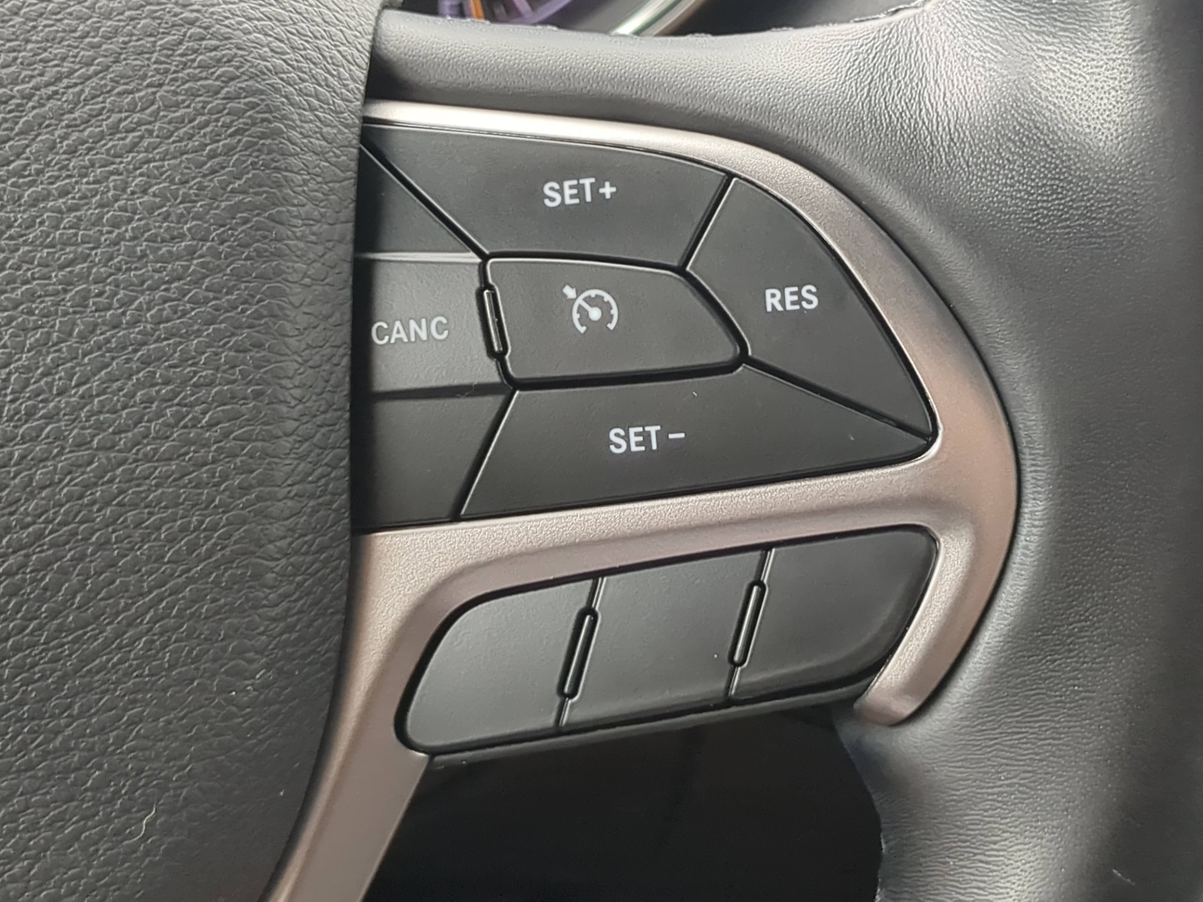 Used 2020 Jeep Grand Cherokee Limited AWD/4WD image 25