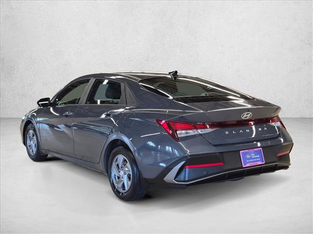 Used 2025 Hyundai Elantra SE FWD image 7