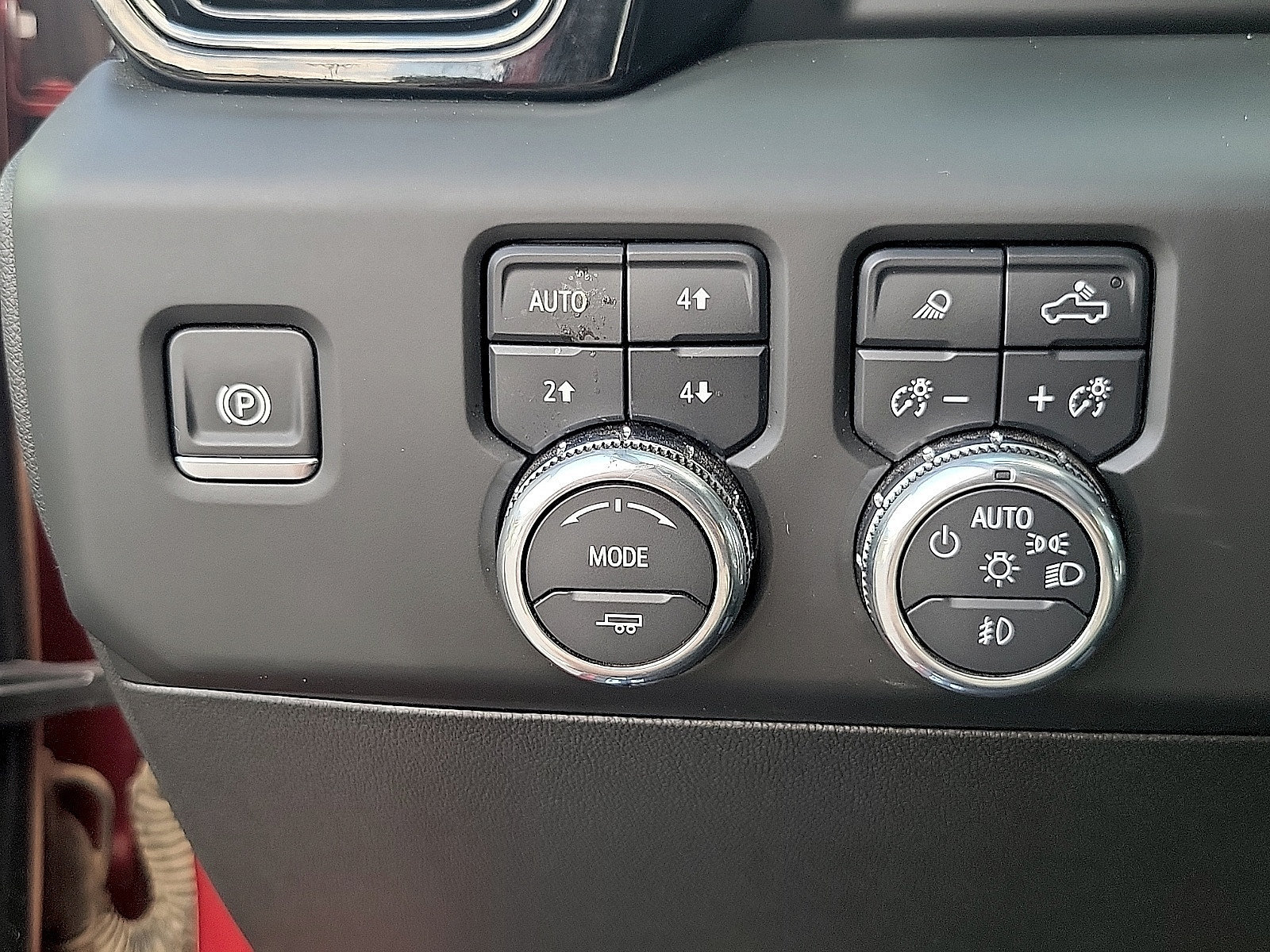 Used 2025 GMC Sierra 2500 AT4X AWD/4WD image 17