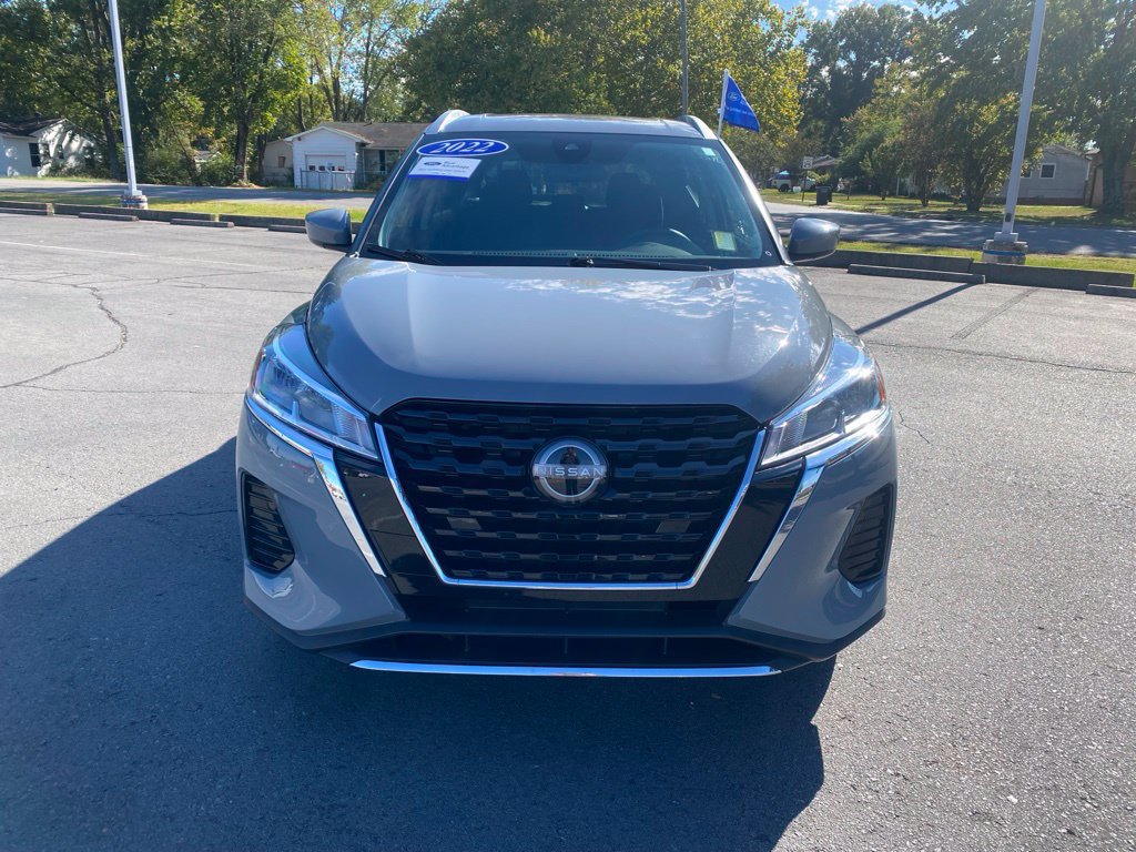 Used 2023 Nissan Kicks SV FWD image 2
