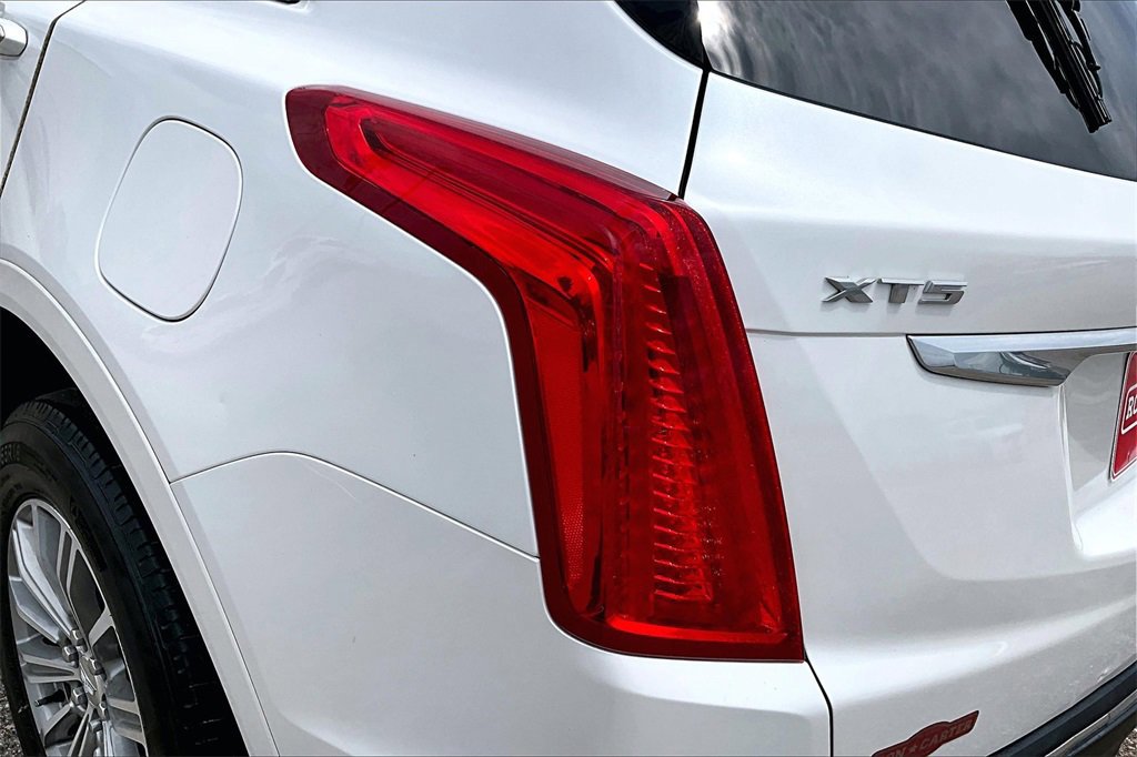 Used 2017 Cadillac XT5 Luxury w/ Driver Awareness Package image 20