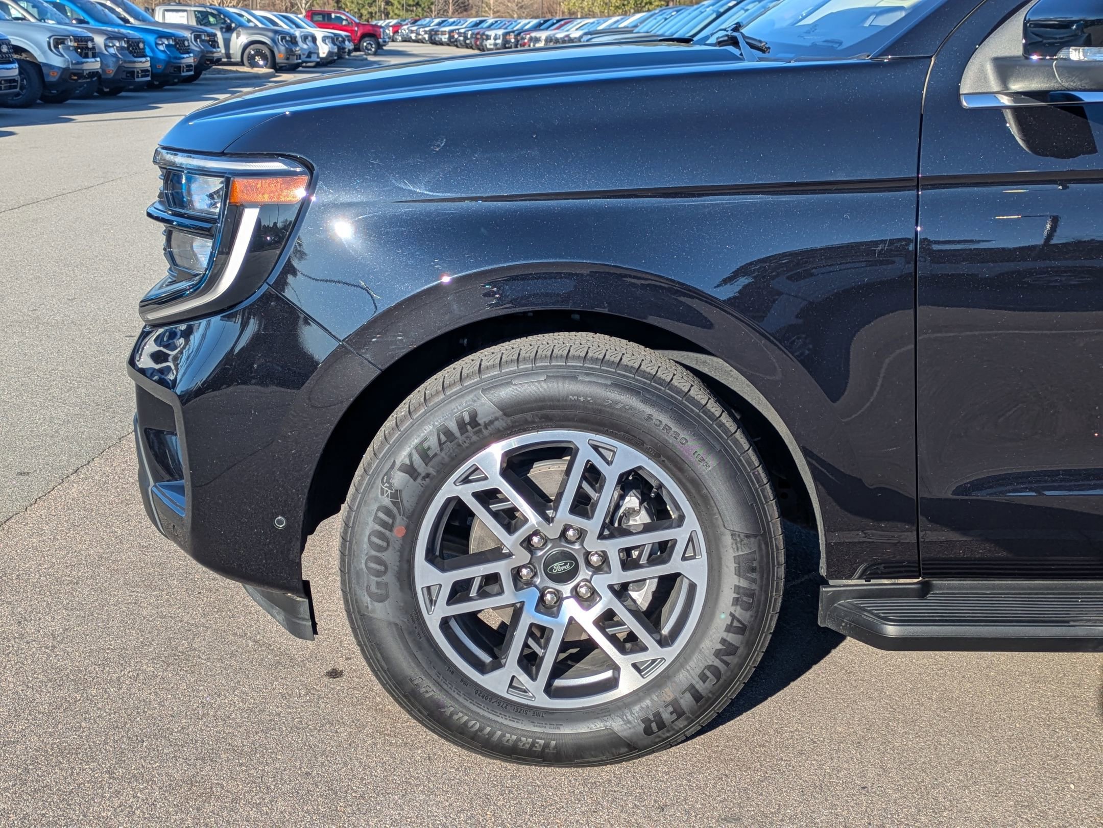 Certified 2025 Ford Expedition Active image 10