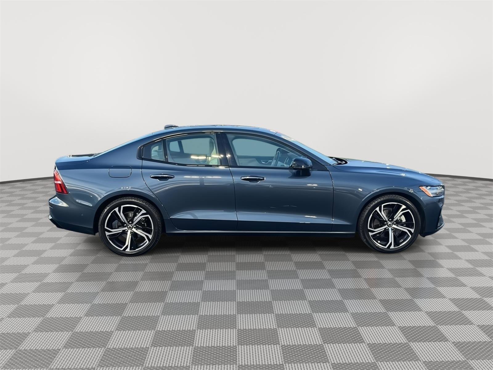 Used 2025 Volvo S60 B5 Plus w/ Climate Package AWD/4WD image 6