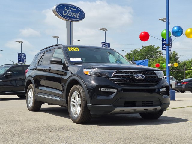 Certified 2023 Ford Explorer XLT w/ Equipment Group 202A AWD/4WD image 2
