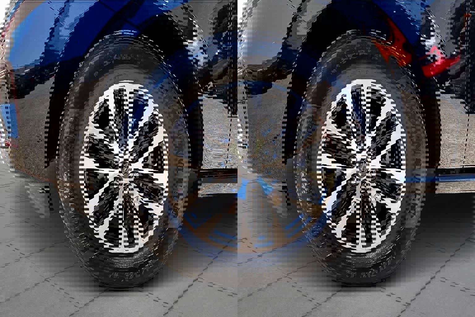 Certified 2025 Ford Expedition Max Platinum image 15