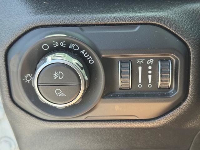 Used 2020 Jeep Gladiator Overland AWD/4WD image 17