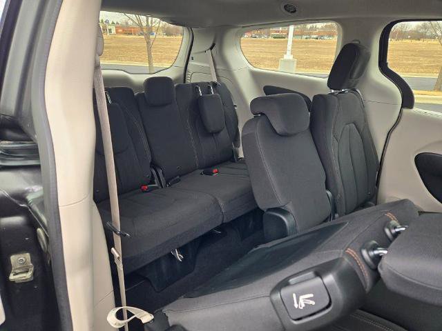 Used 2018 Chrysler Pacifica Touring Plus w/ Tire & Wheel Group image 9
