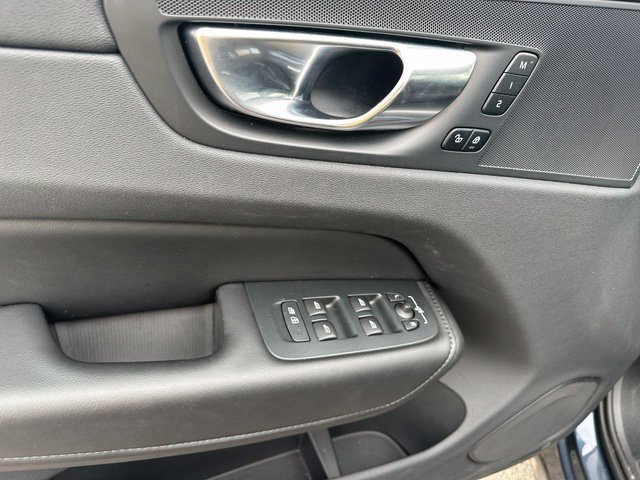 Used 2025 Volvo XC60 B5 Plus AWD/4WD image 21
