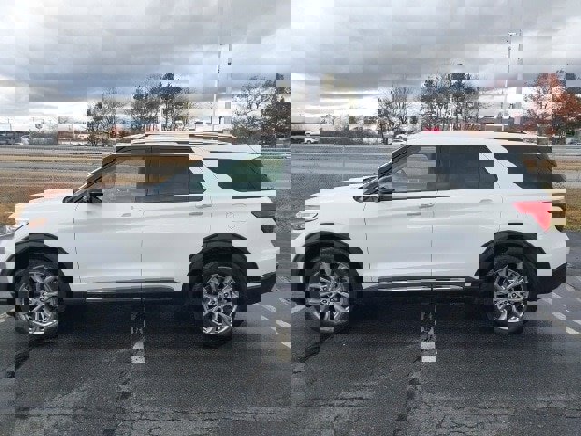 Certified 2023 Ford Explorer Limited w/ Equipment Group 301A image 5