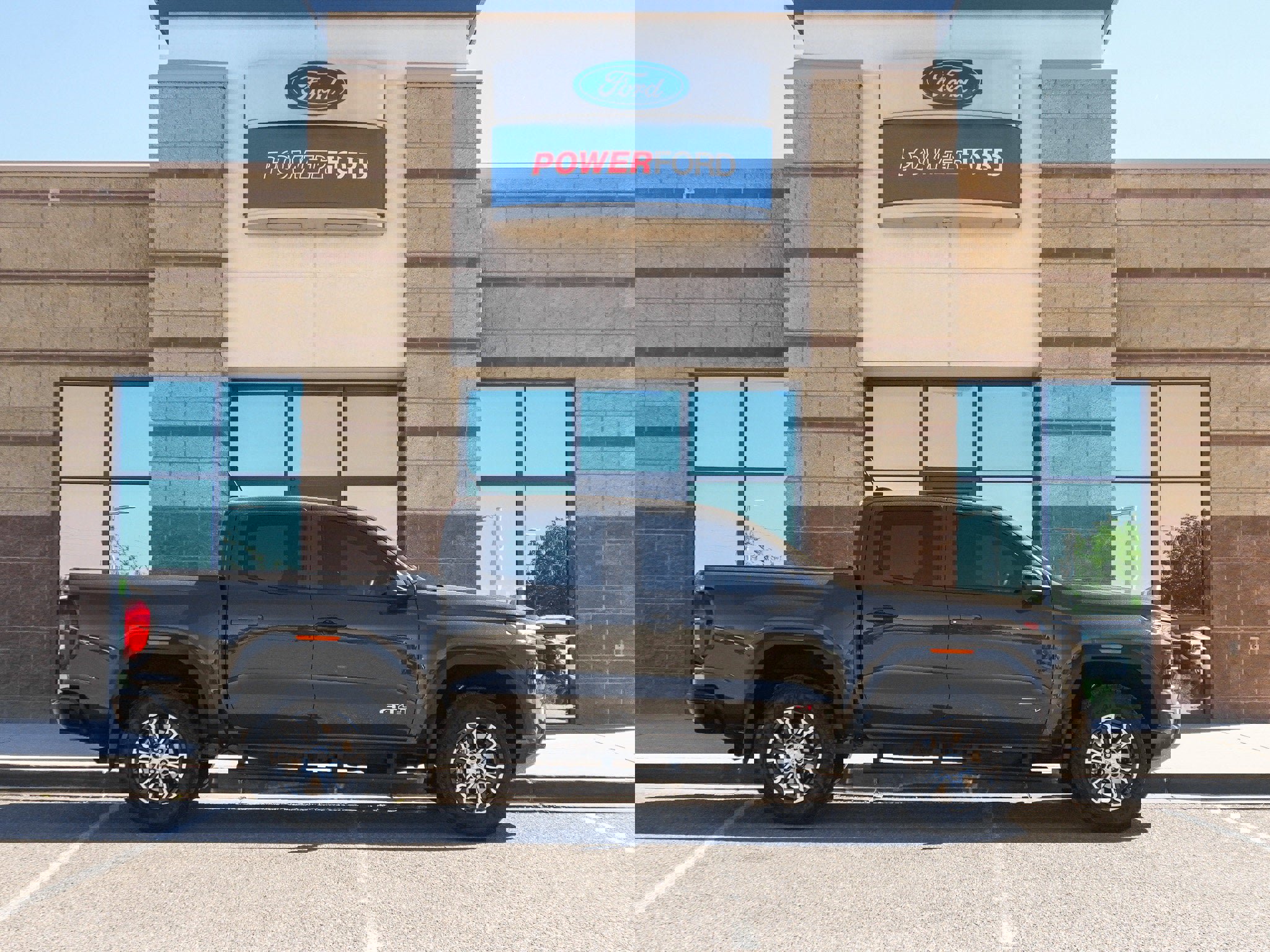 Used 2024 GMC Canyon AT4 w/ LPO, Skid Plate Package image 6