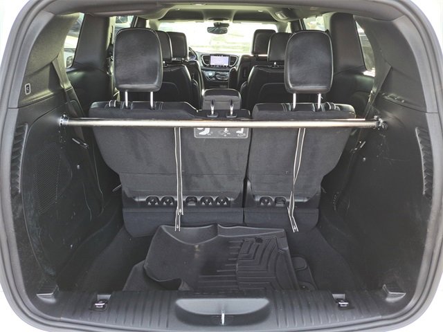 Used 2021 Chrysler Pacifica Touring-L w/ Uconnect Theater Family Group image 27