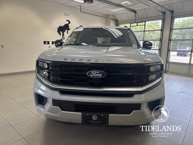 Certified 2025 Ford Expedition Platinum AWD/4WD image 3