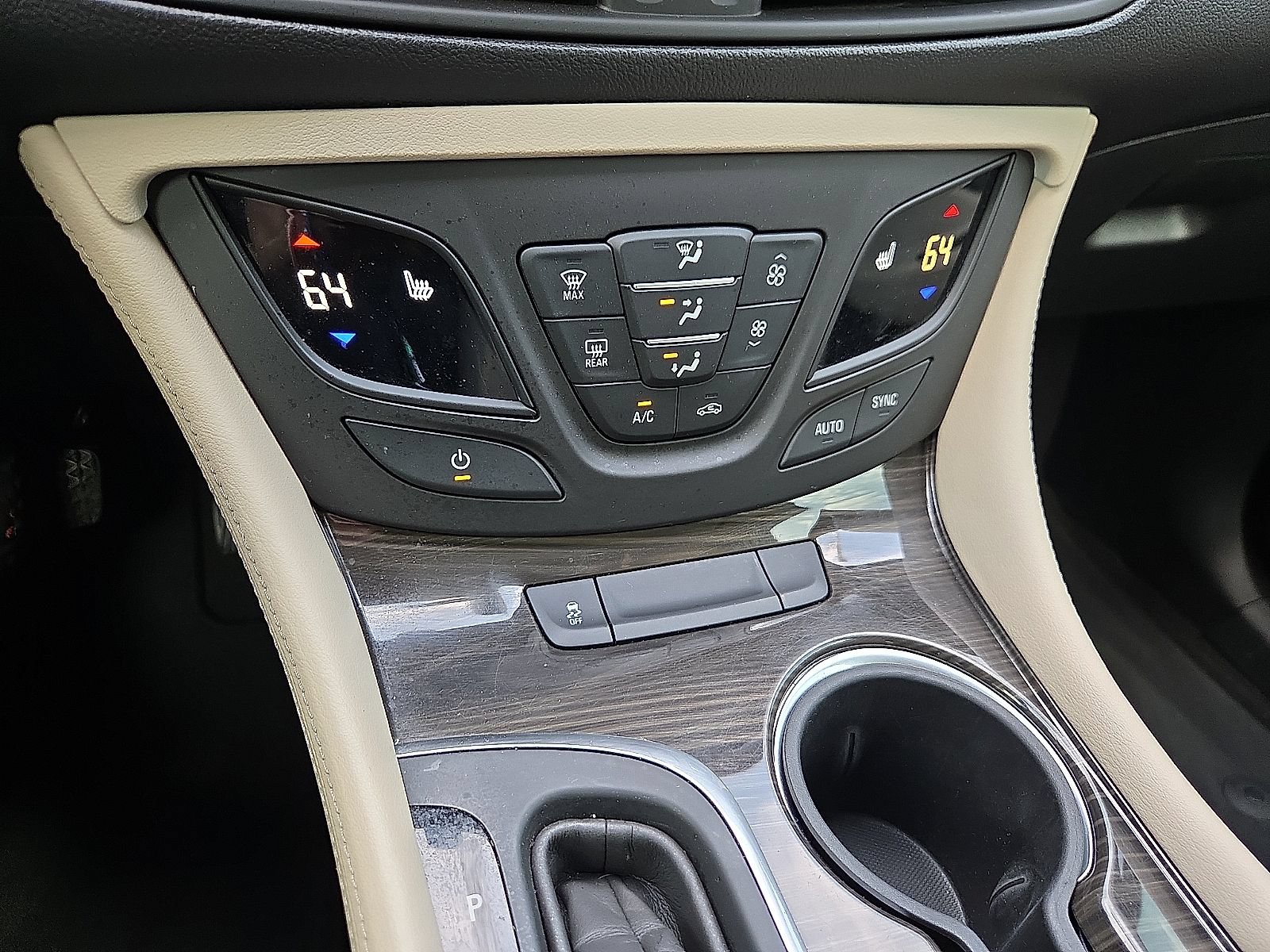Used 2019 Buick Envision Essence FWD image 21
