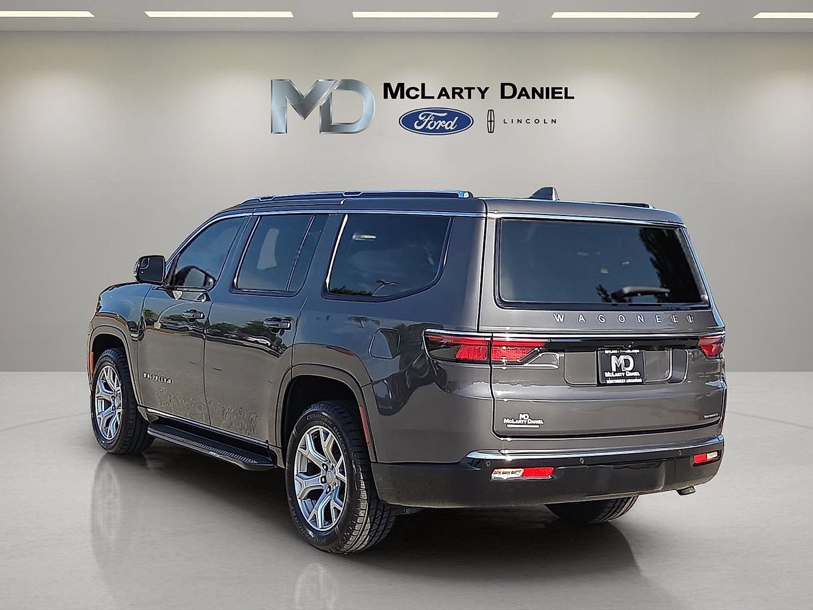 Used 2022 Jeep Wagoneer Series II AWD/4WD image 4