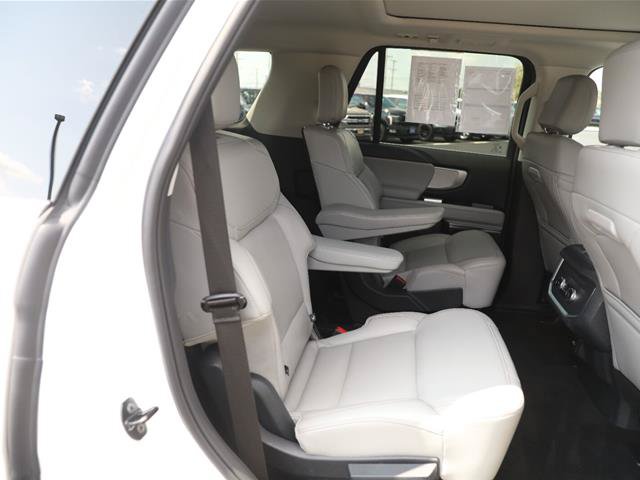 Certified 2025 Ford Expedition Active AWD/4WD image 38