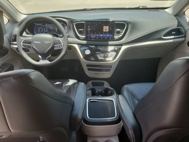 Used 2022 Chrysler Pacifica Touring-L AWD/4WD image 19