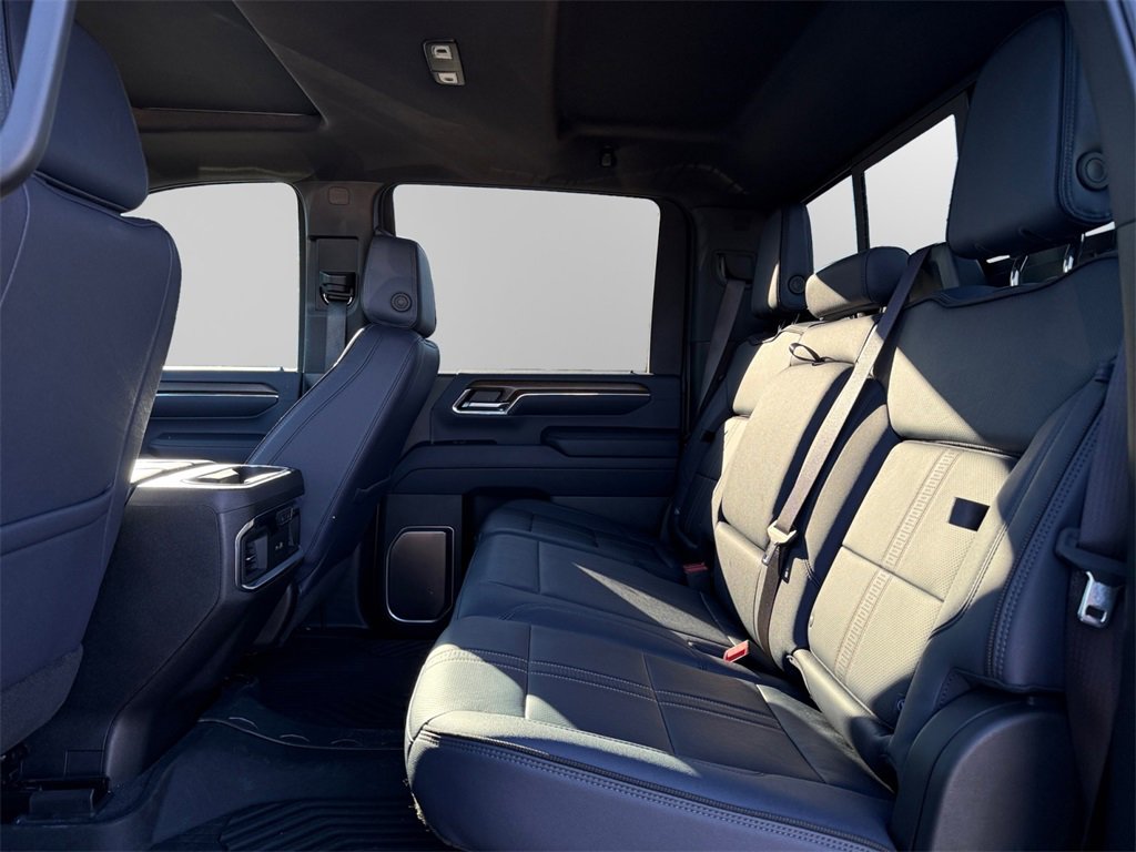 Used 2024 Chevrolet Silverado 2500 High Country image 13