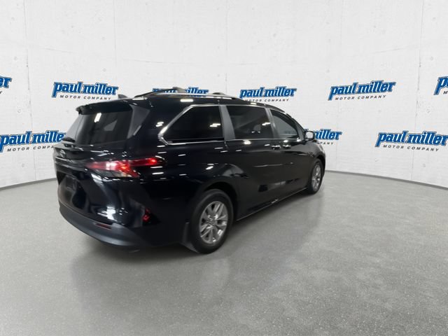Used 2022 Toyota Sienna XLE FWD image 11