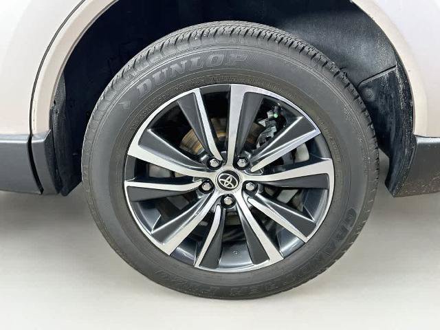 Used 2021 Toyota Venza LE AWD/4WD image 8