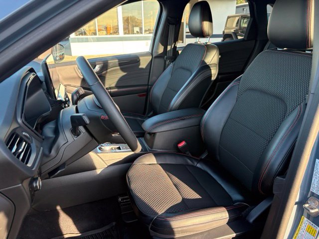 Certified 2023 Ford Escape ST-Line Elite AWD/4WD image 4