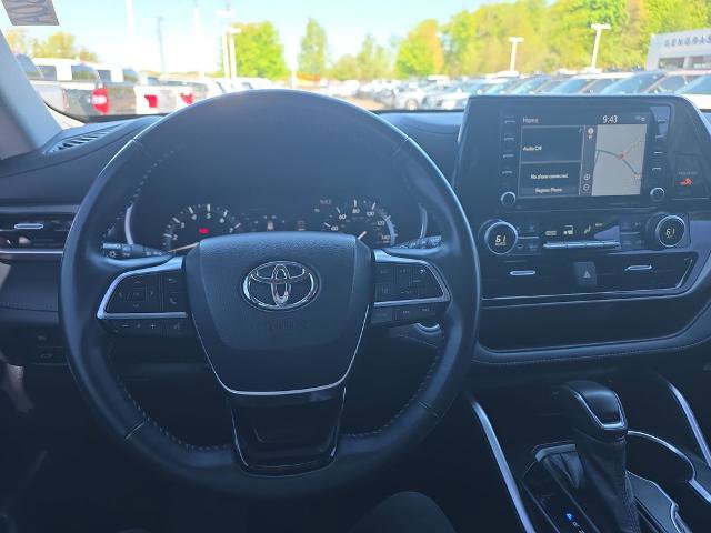 Used 2021 Toyota Highlander XLE AWD/4WD image 23