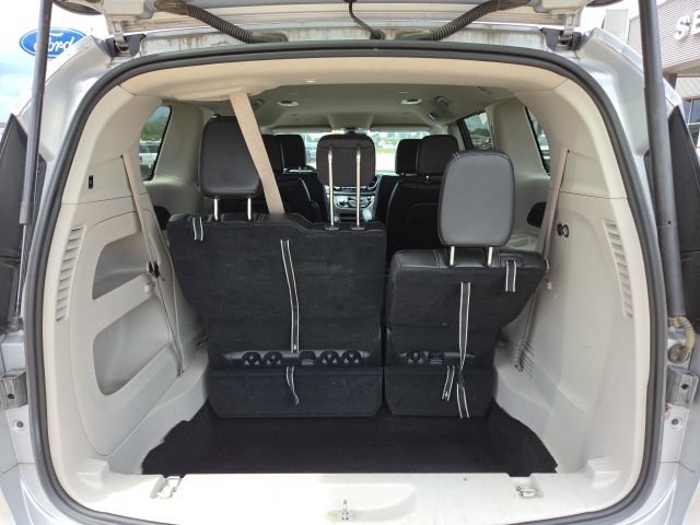 Used 2023 Chrysler Pacifica Touring-L FWD image 23