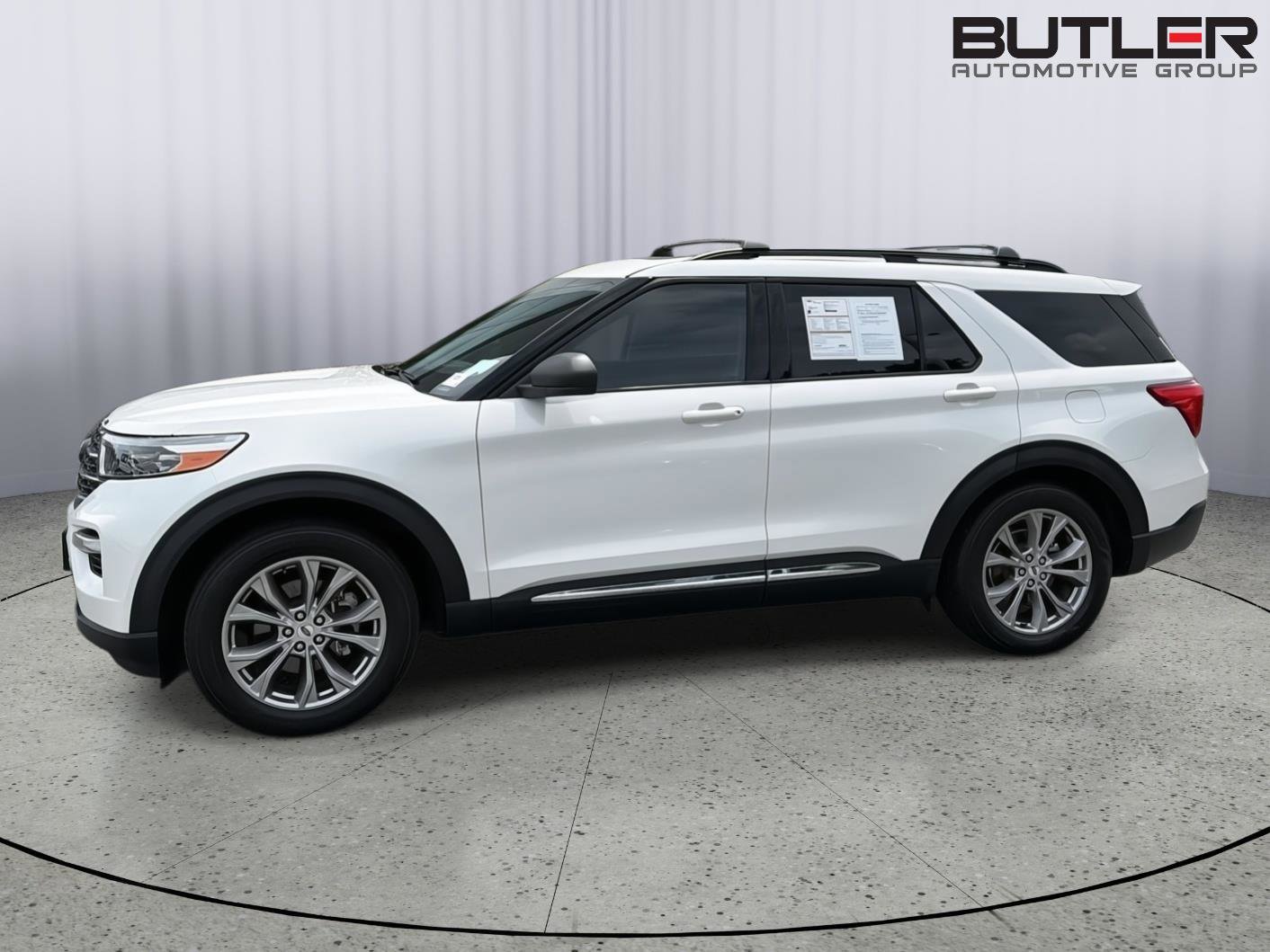Certified 2022 Ford Explorer XLT w/ Equipment Group 202A RWD image 3