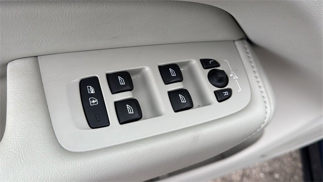 Used 2023 Volvo XC60 B5 Plus w/ Climate Package image 12
