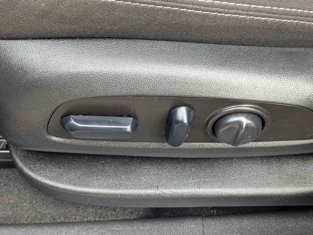 Used 2022 GMC Terrain SLE w/ Driver Convenience Package image 18