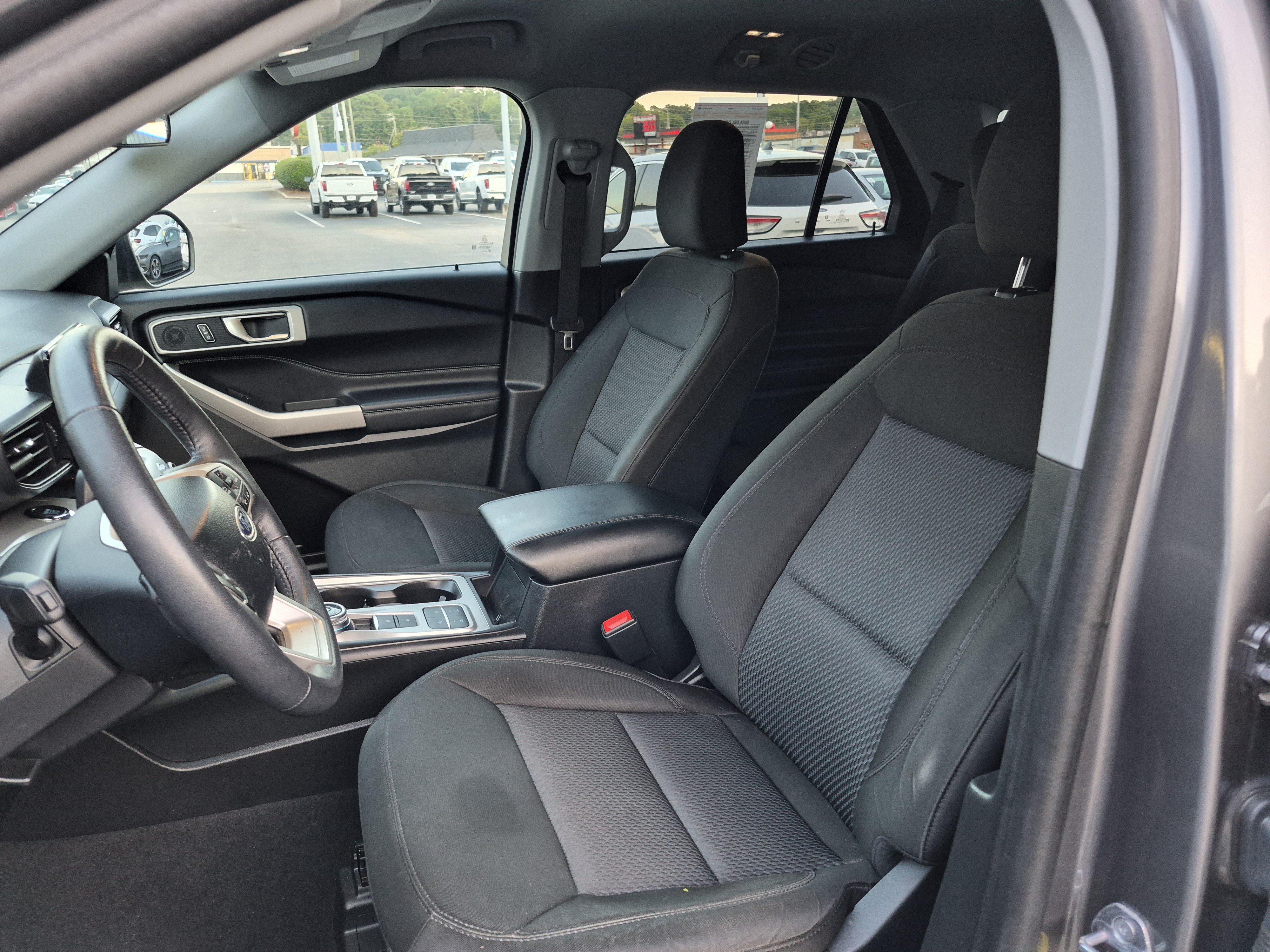 Certified 2024 Ford Explorer XLT RWD image 10