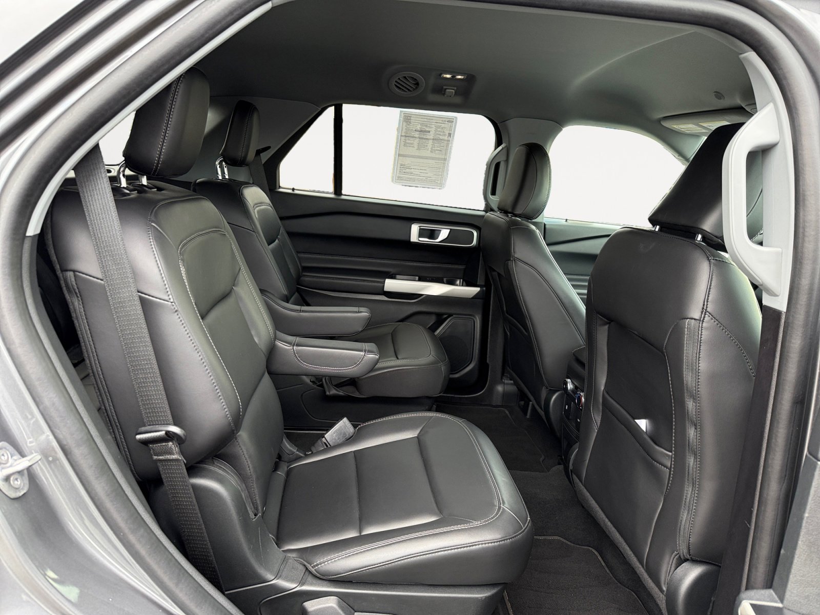 Certified 2022 Ford Explorer XLT w/ Equipment Group 202A image 18