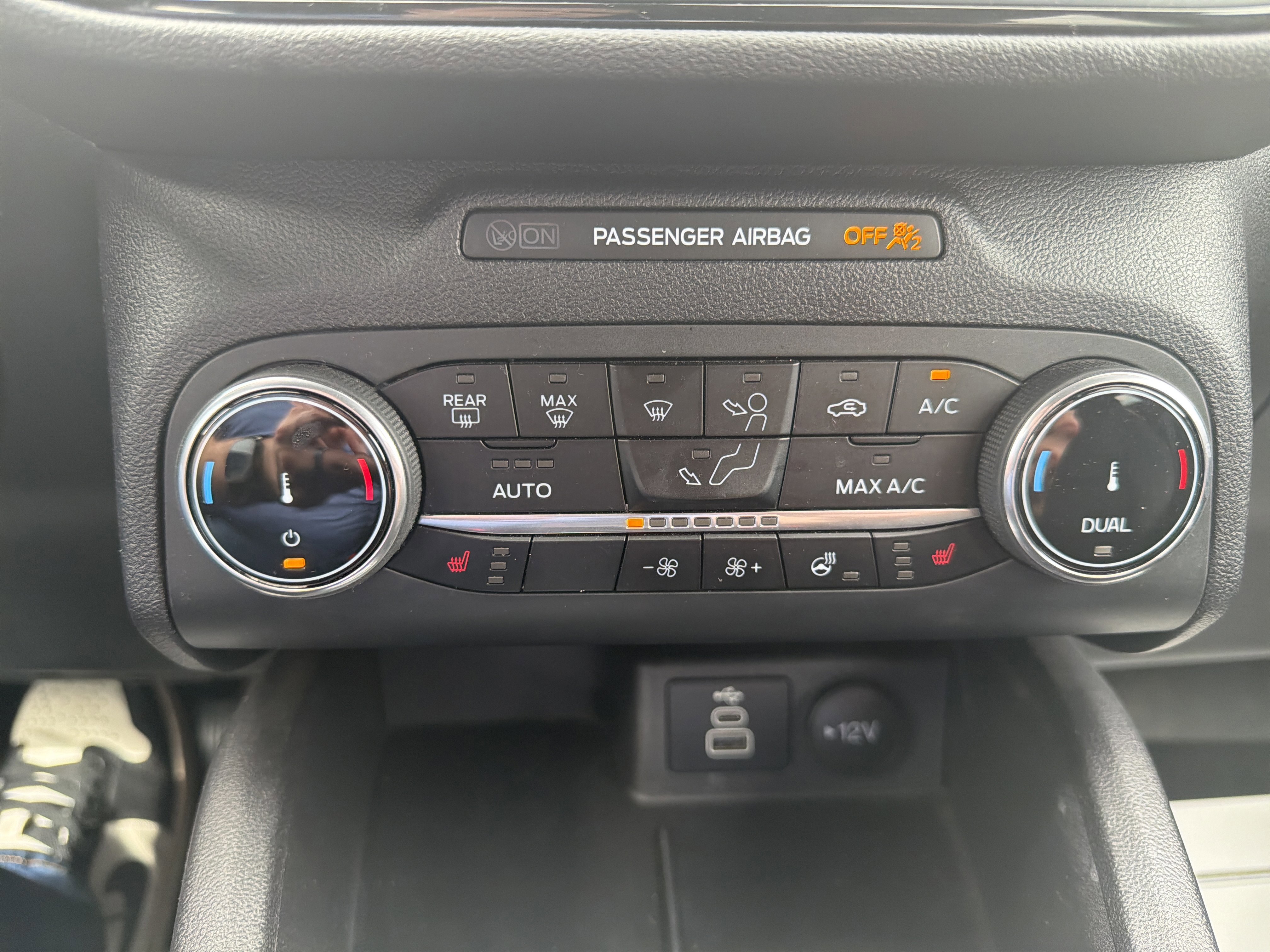 Certified 2025 Ford Escape ST-Line Select AWD/4WD image 28