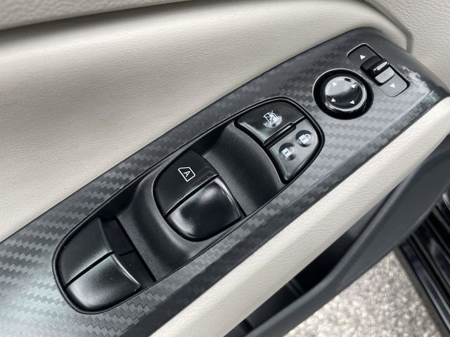 Used 2025 Nissan Altima 2.5 SV image 17