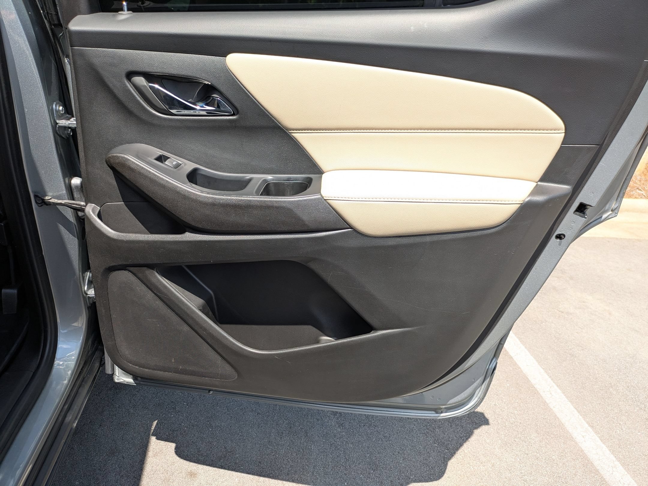 Used 2023 Chevrolet Traverse LS FWD image 30