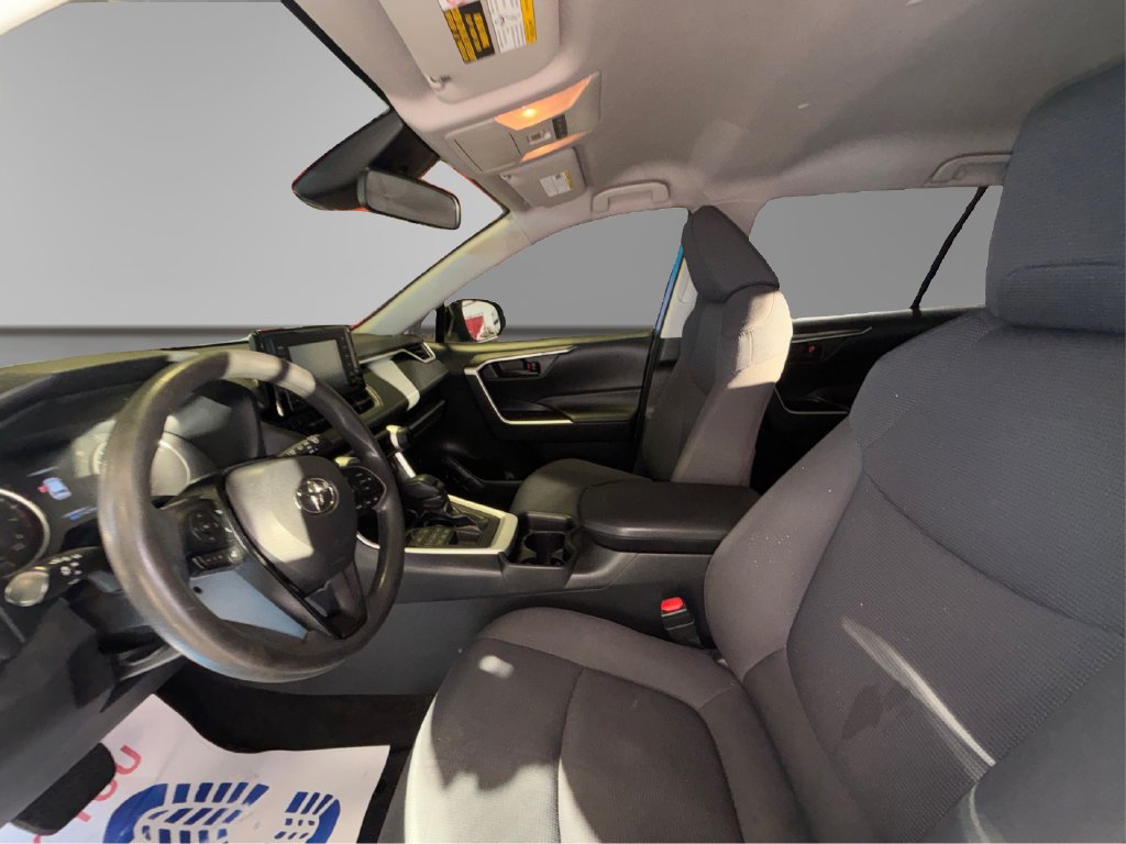 Used 2019 Toyota RAV4 LE AWD/4WD image 10