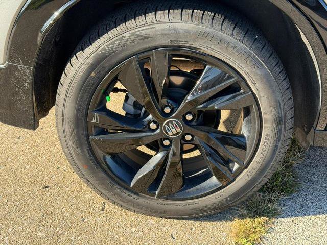 Used 2024 Buick Encore GX Sport Touring FWD image 7