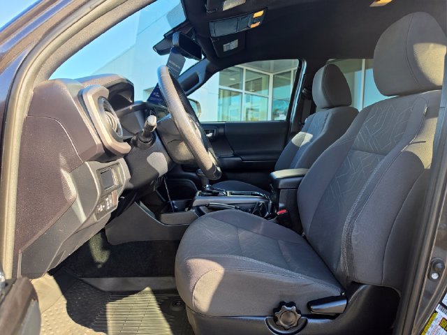 Used 2018 Toyota Tacoma TRD Sport AWD/4WD image 12