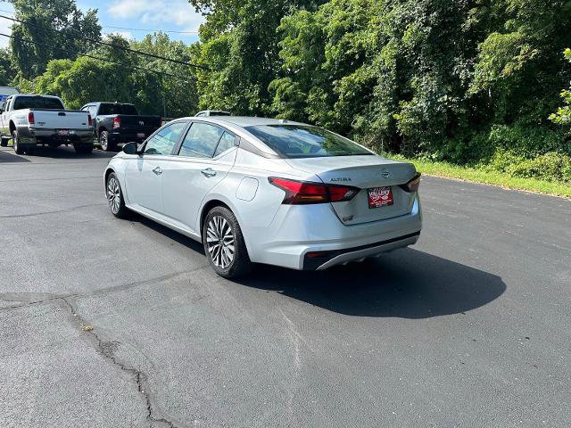 Used 2024 Nissan Altima 2.5 SV FWD image 2