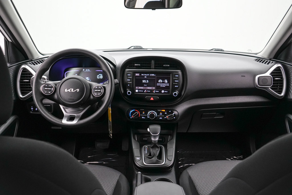 Used 2025 Kia Soul LX w/ LX Technology Package FWD image 14