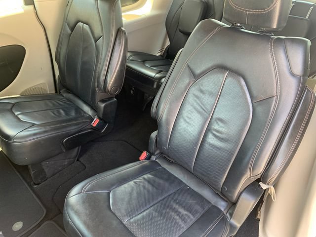 Used 2018 Chrysler Pacifica Touring-L Plus w/ Tire & Wheel Group FWD image 12