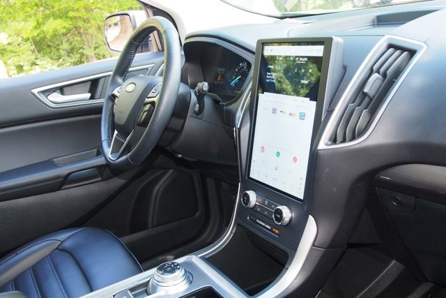 Certified 2024 Ford Edge SEL w/ Convenience Package AWD/4WD image 10