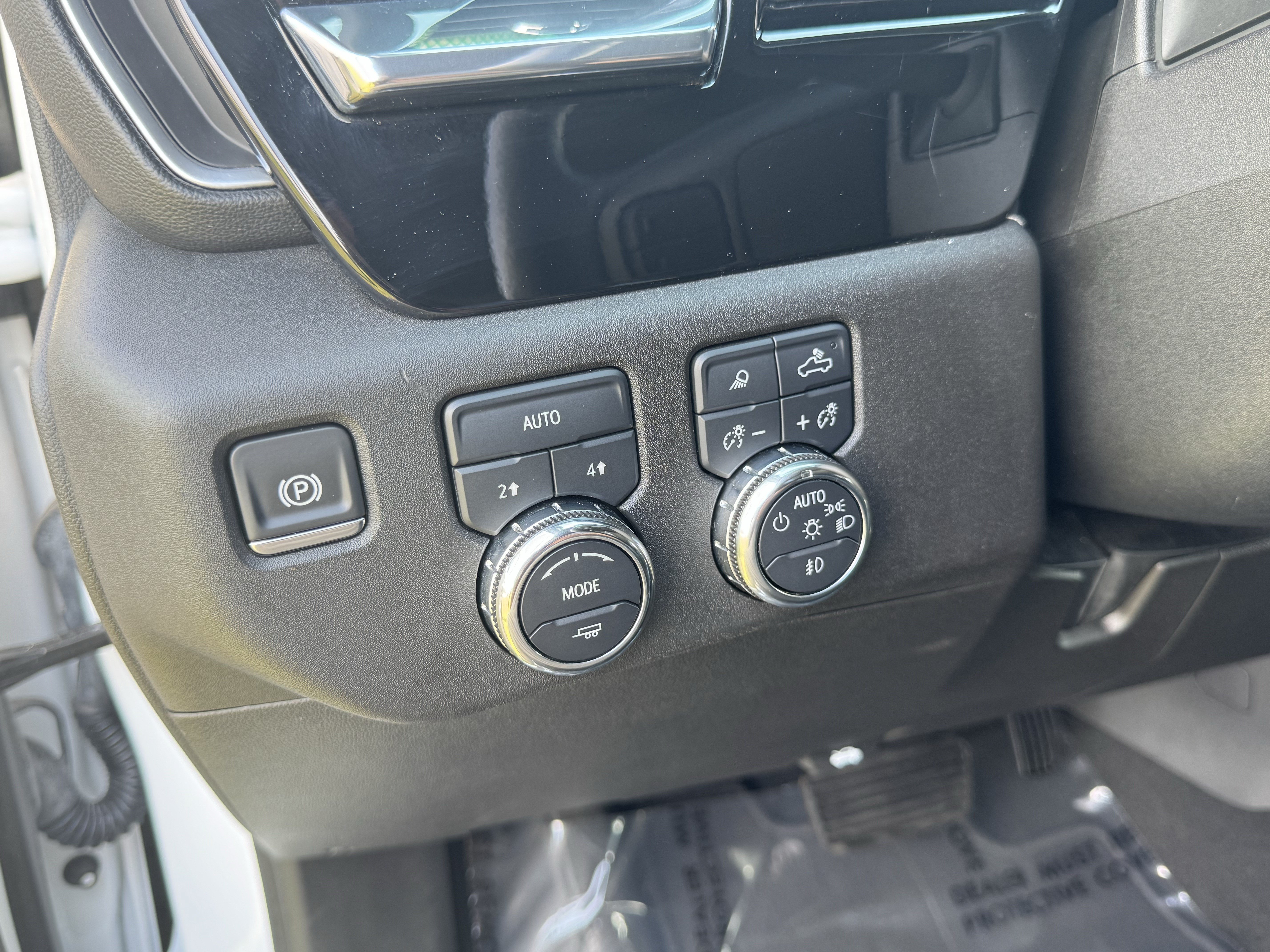 Used 2025 GMC Sierra 1500 SLT AWD/4WD image 31
