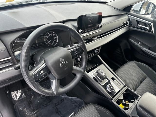 Used 2022 Mitsubishi Outlander ES image 35
