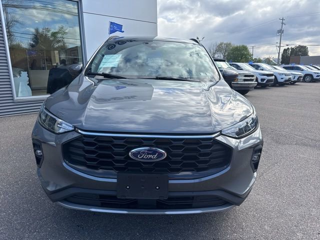 Certified 2025 Ford Escape ST-Line Select AWD/4WD image 3